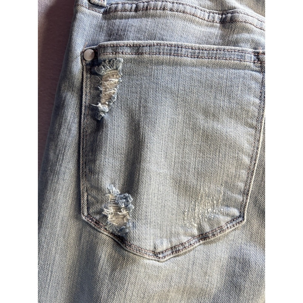 Judy Blue Women's Boyfriend Fit Mid Rise Light Wash Distressed 5-Pocket Jeans - Picture 8 of 8
